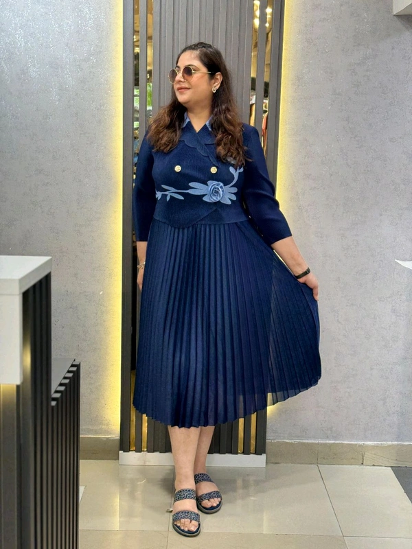 131650 Timeless Pleated Midi Dress for Effortless Style