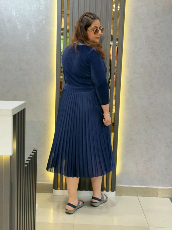 131650 Timeless Pleated Midi Dress for Effortless Style