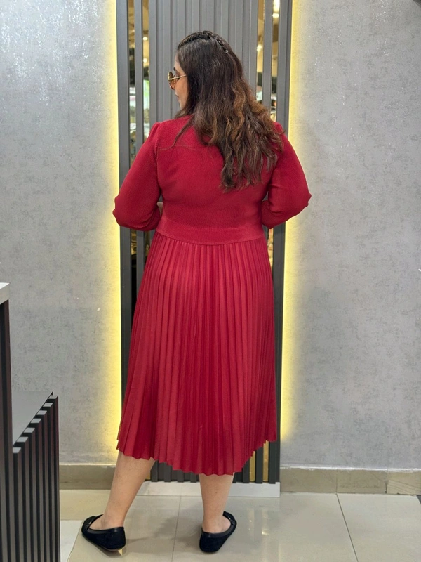 131650 Timeless Pleated Midi Dress for Effortless Style