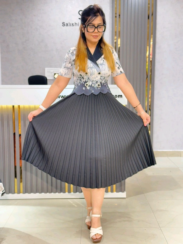 Timeless Pleated Midi Dress for Effortless Style