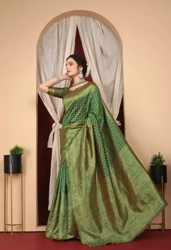 Premium Zari work woven Banarasi Saree - Free Size