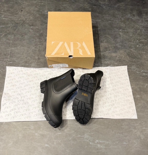 ZARA RUBBER CHELSEA BOOTS 