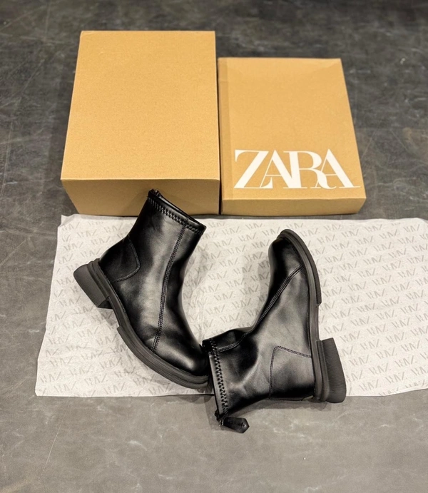 ZARA CASUAL BACK ZIPPER BOOTS 