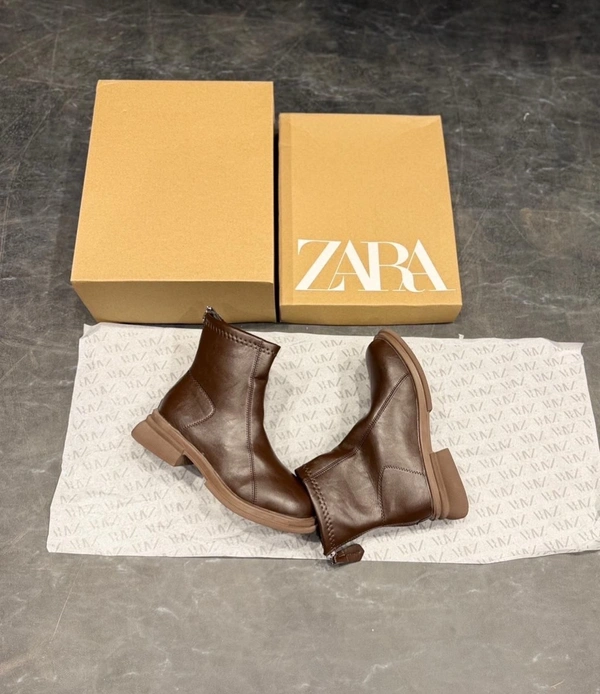 ZARA CASUAL BACK ZIPPER BOOTS 