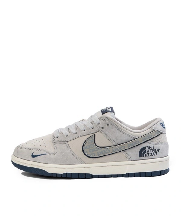 NIKE SB DUNK LOW | NORTH FACE × CDG GREY SKY