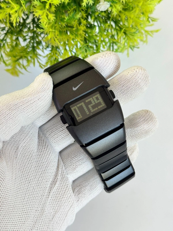  Nike D-Line Digital