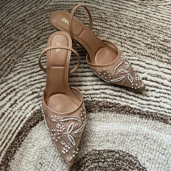 ZARA EMBROIDERY HEELS BEIGE