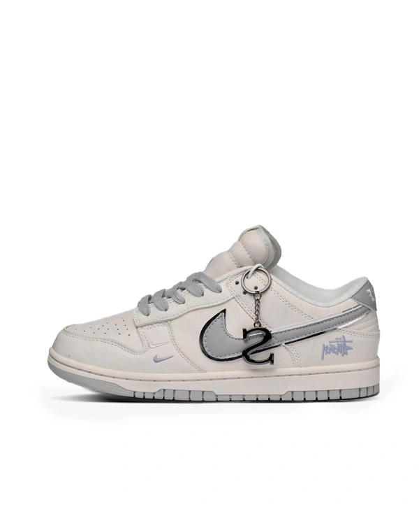 NIKE SB DUNK LOW 2025 STUSSY KEYCHAIN OG GREY