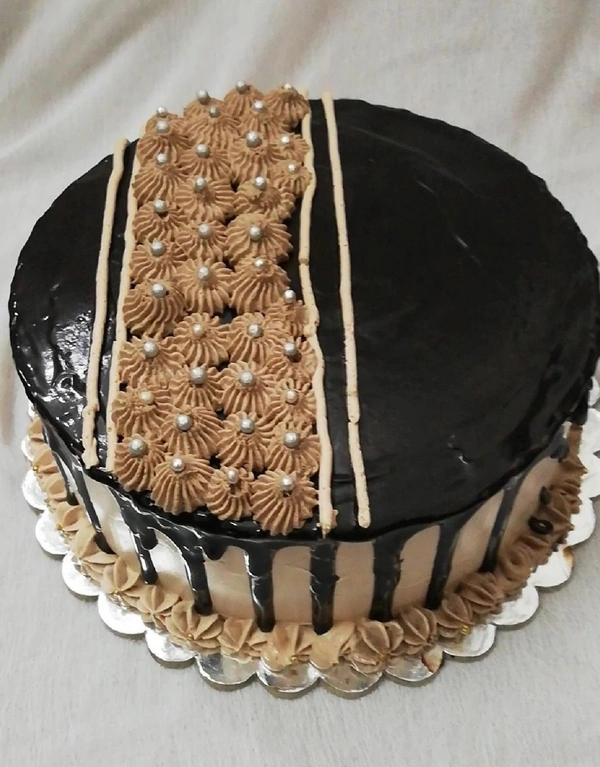 Deep Cream Chocolate Cake
