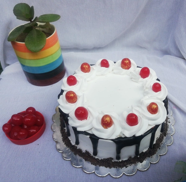 Plain Black Forest Cake - 2 Pound