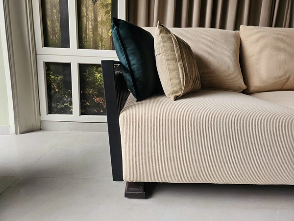 Osborne Sofa – Elegant 3-Seater with Plush Comfort and Contemporary Design