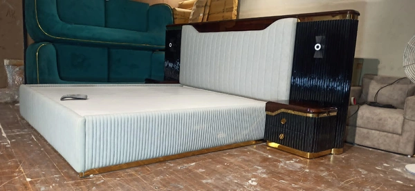 Flute Bed– Contemporary Luxury with Elegant Detailing - Side Tables