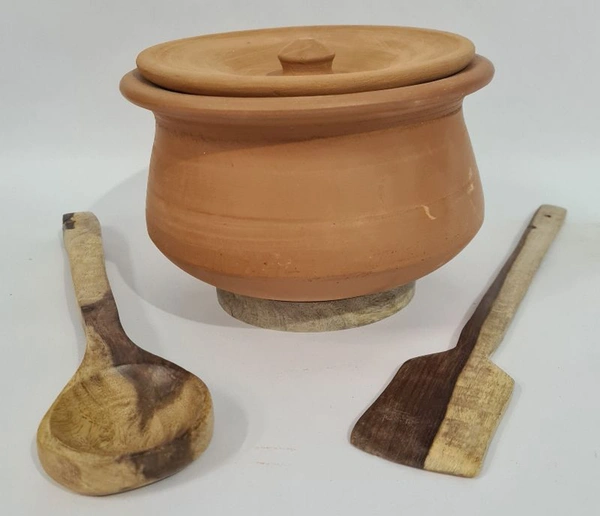 Red Cooking Bhagona (2litre) with wooden accessories