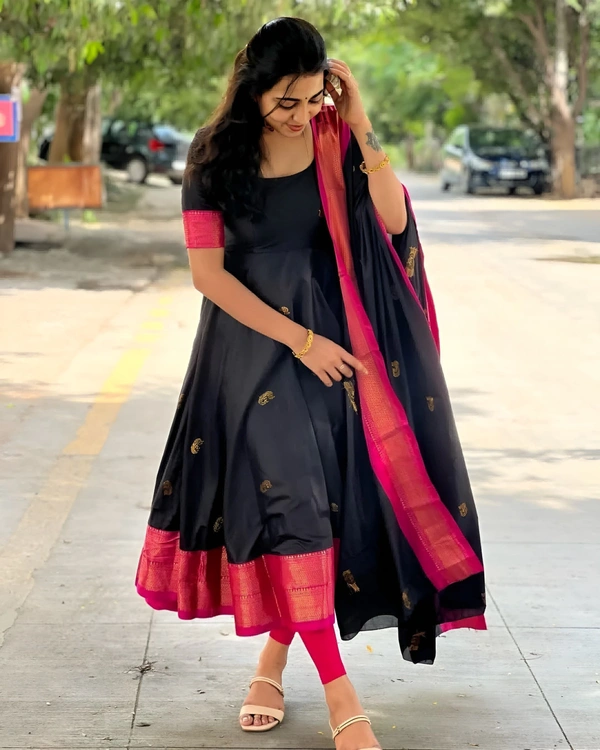 Black Paithani Silk - XL