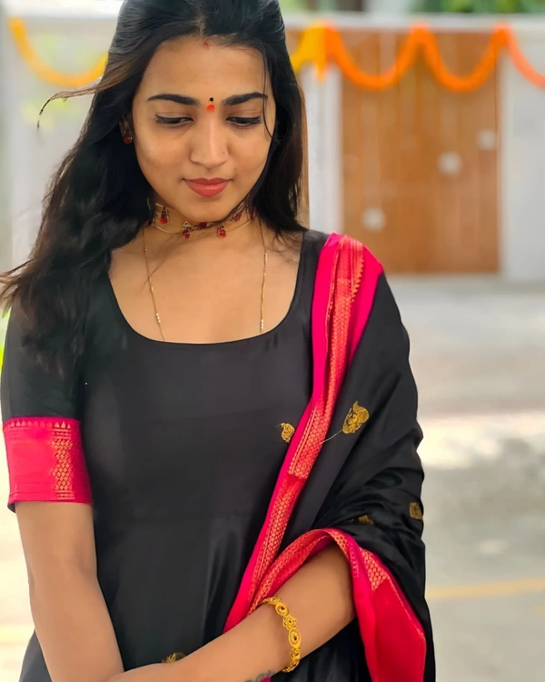 Black Paithani Silk - XL