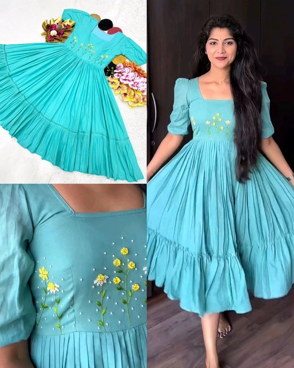 Beautiful Stylist Gown with Handowk – Elegance & Comfort - Blue, L