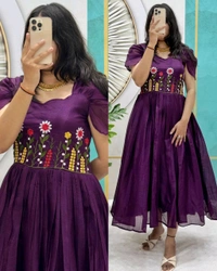 Launching Our Latest Beautiful Stylist Gown with Handowk – Where Elegance Meets Comfort
- Pink, S