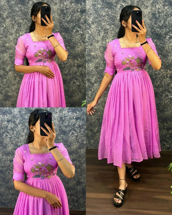 Launching Our Latest Beautiful Stylist Gown with Handowk – Where Elegance Meets Comfort
- Blush Pink, 3XL