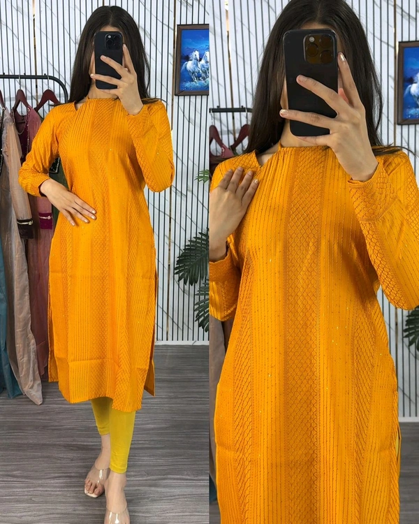 Trendy design and beautiful detailing create a look that is both sophisticated and chic - Web Orange, M