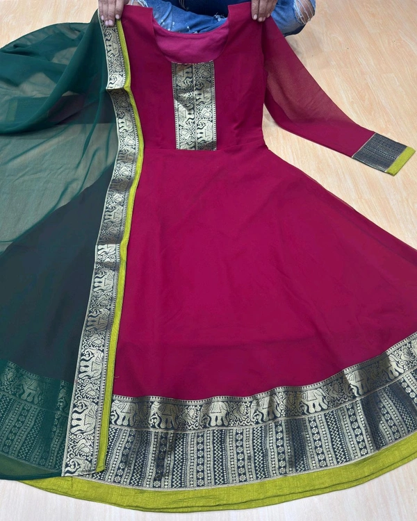 New Super Trendy Traditional Outfit
- Lipstick, XL