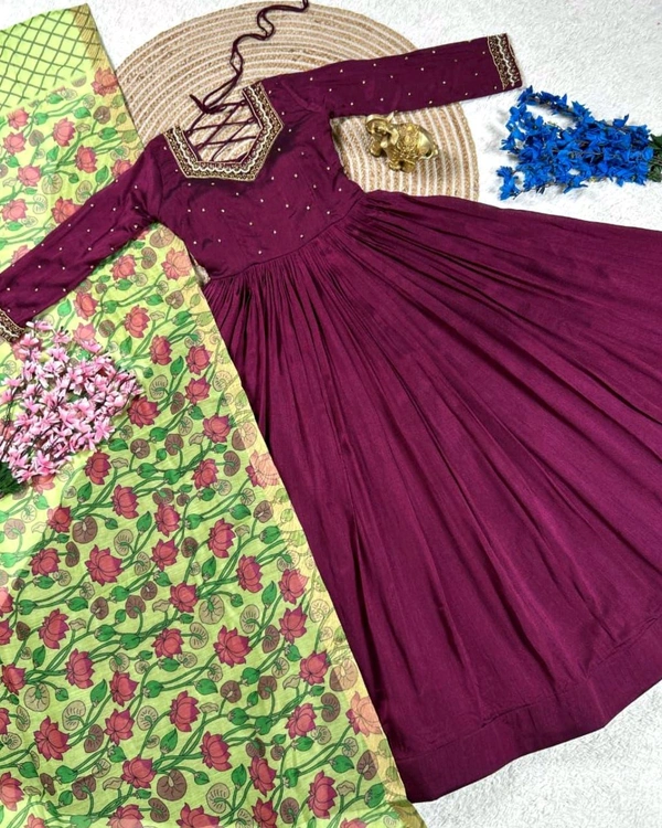 Pretty Attractive Gown with Dupatta
- M