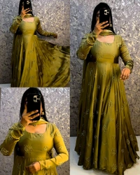 Trendy Own the Festive Spotlight with Mint Elegance - XL, Orange