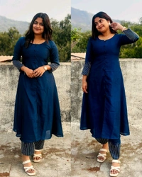 Crafted in luxurious blooming this elegant A-line kurta set is adorned with beautiful sleeve and pant handwork this work highlight rich look of the outfit
- M, Maroon