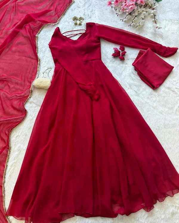 You gonna love elegance with Modern touch ,Here we Presenting Exclusive Real shoot Design 🌸 - S, Bright Red