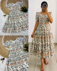Kalmkari Maxi gown soft Maslin cotton with digital print.
- M, Wine