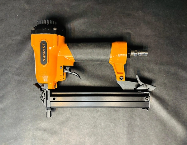 NUMAKT 9025 Stapler