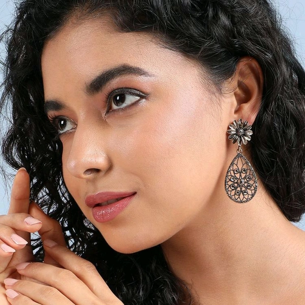 Glevcare Womens Intricate Daisy Teardrop Drop Earrings - Gold - Bourbon