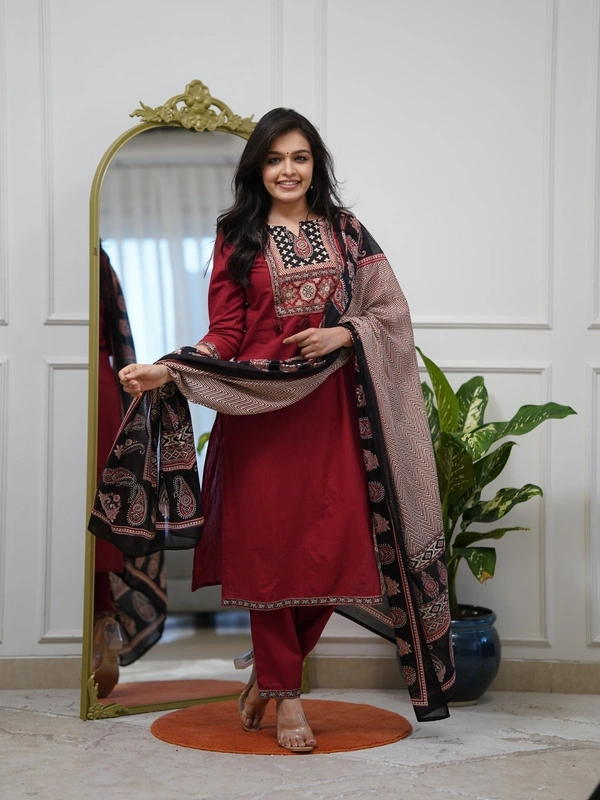 DESI HOOR Maroon Ethnic Printed Kurta Pant Dupatta Set for Women - Bright Red, M