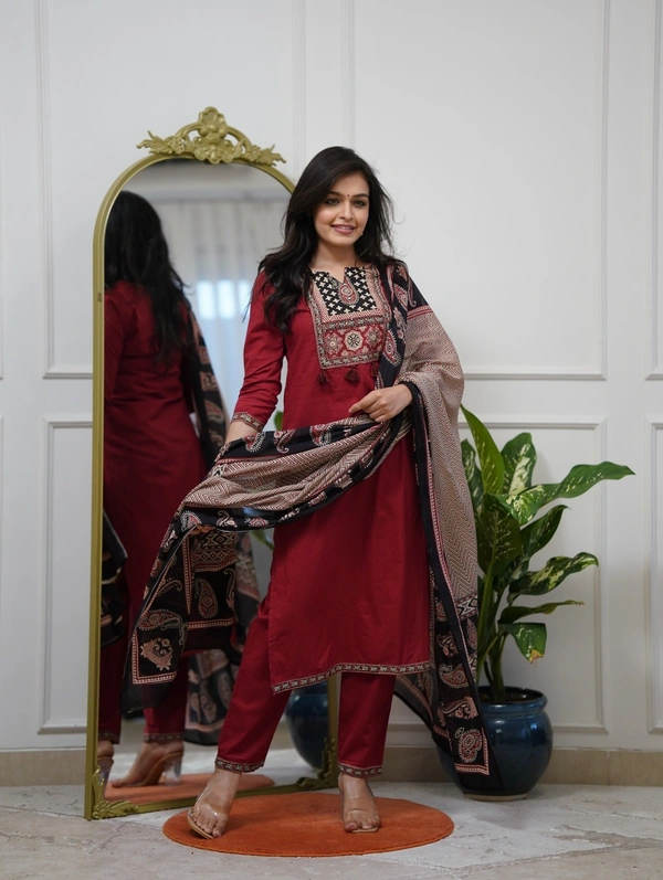 DESI HOOR Maroon Ethnic Printed Kurta Pant Dupatta Set for Women - Bright Red, M