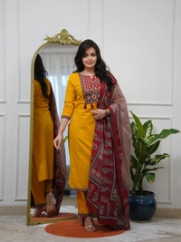 DESI HOOR Yellow Ethnic Printed Kurta Pant Dupatta Set for Women - Barberry, S
