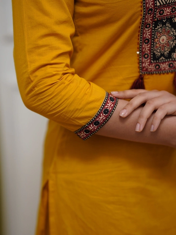 DESI HOOR Yellow Ethnic Printed Kurta Pant Dupatta Set for Women - Barberry, S