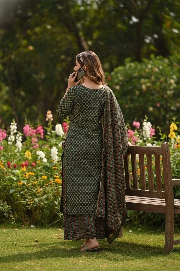DESI HOOR Women’s Green Cotton Printed Straight Kurta with Palazzo & Dupatta Set - Killarney, S