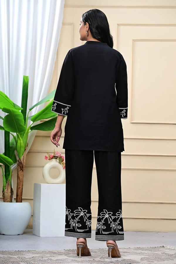 DESI HOOR CO-Oder Set Embroidered Heavy Rayon Fabric - Black, XL