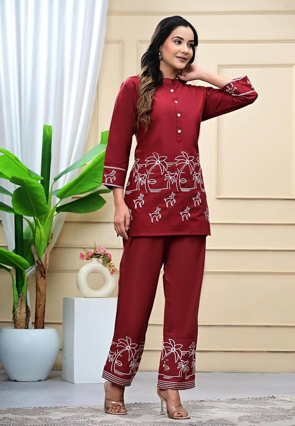 DESI HOOR CO-Oder Set Embroidered Heavy Rayon Fabric - Bright Red, XL