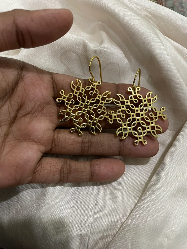 Amrutha Hook Gold Plated Earring