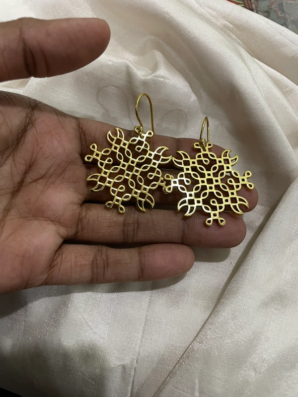 Amrutha Hook Gold Plated Earring