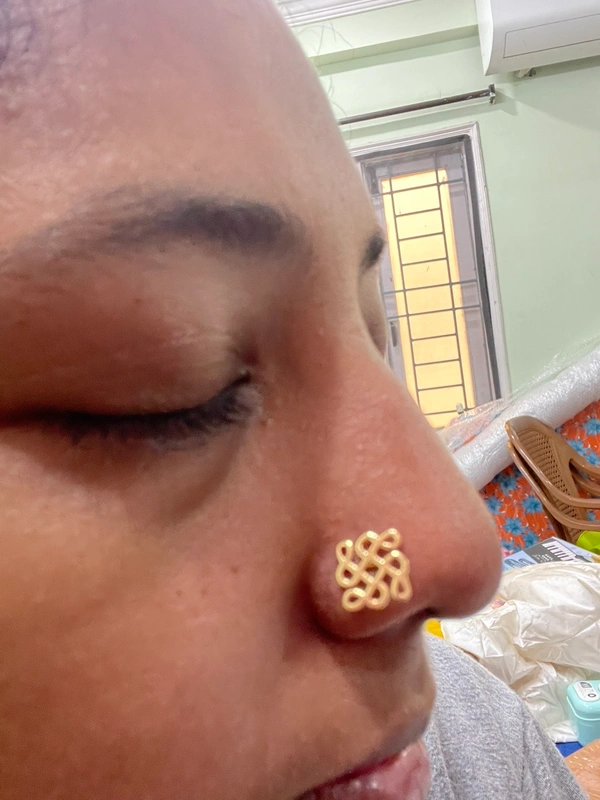 Lakshmi Screw pierced  nose Pin 