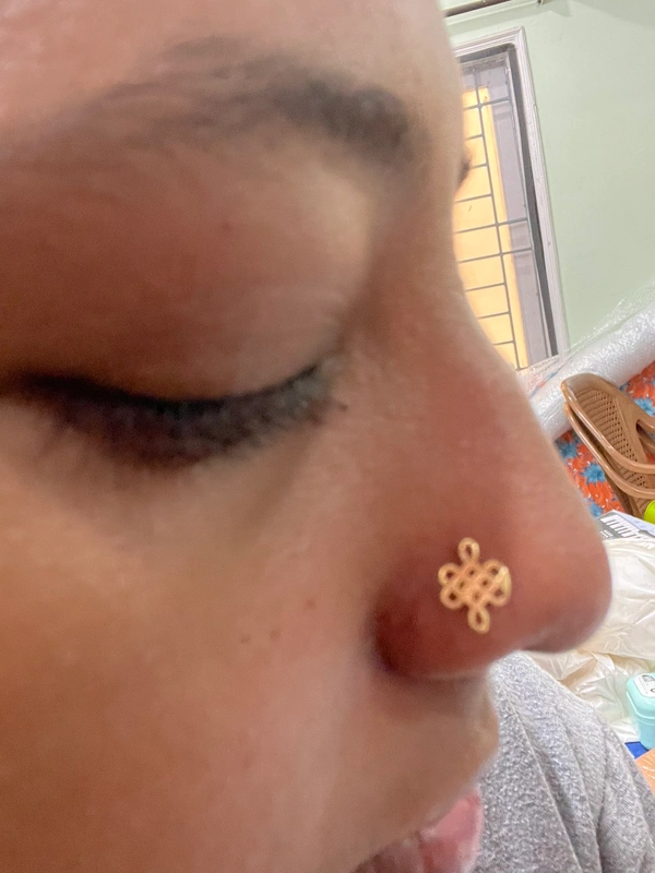 Aishwarya Screw Pierced Nose pin 