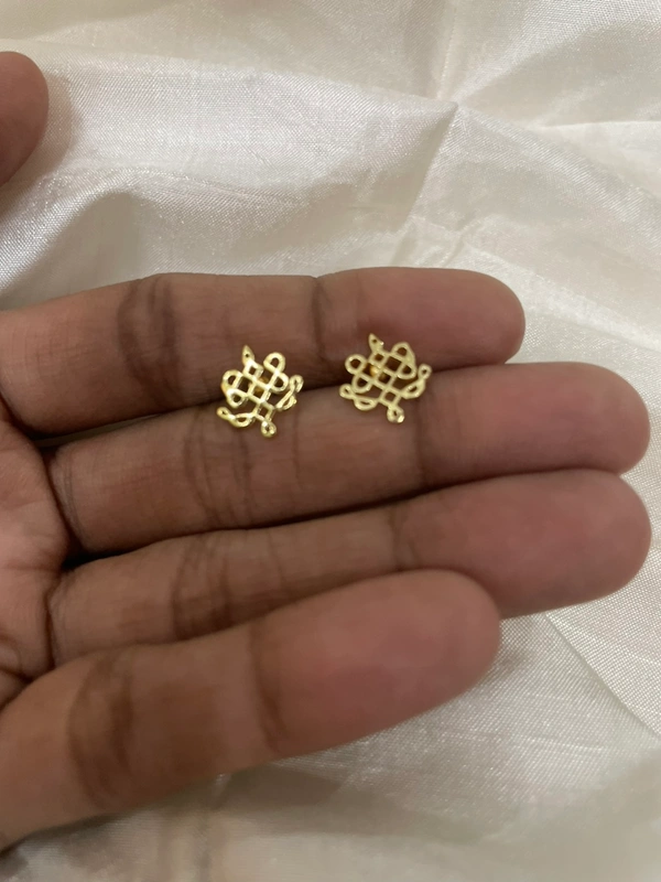 Ahalya Screw stud Earring 