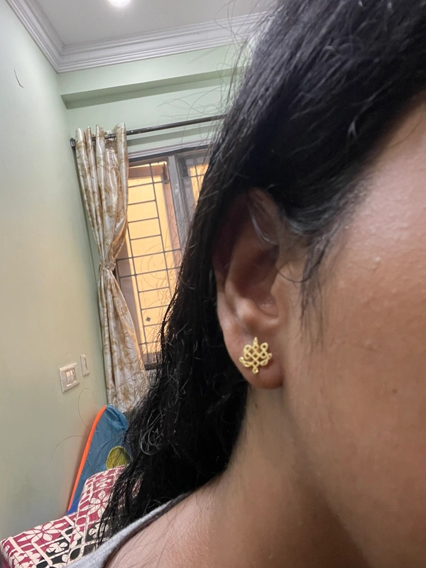 Ahalya Screw stud Earring 