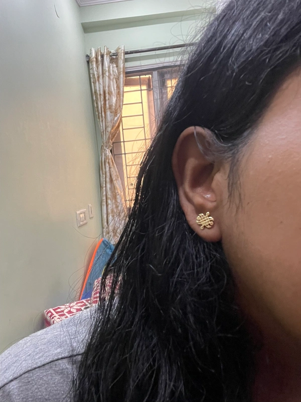 Aishwarya Screw Stud Earrings