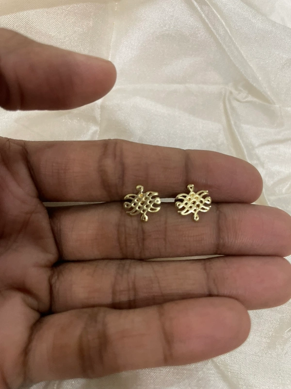 Usha Screw Stud Type Earring