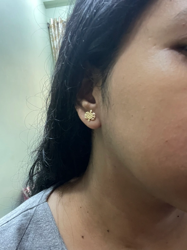 Usha Screw Stud Type Earring