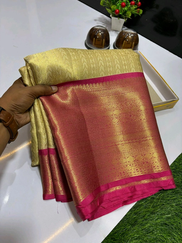 B11107 Semi Soft Kanjivaram Silk Saree
