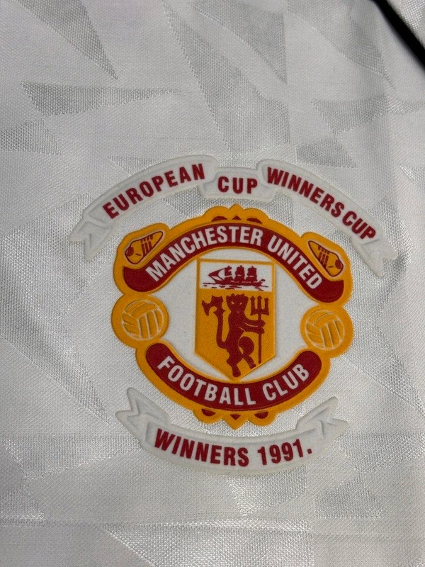 Retro Manchester United 1991 Away Kit Half Sleeve - L