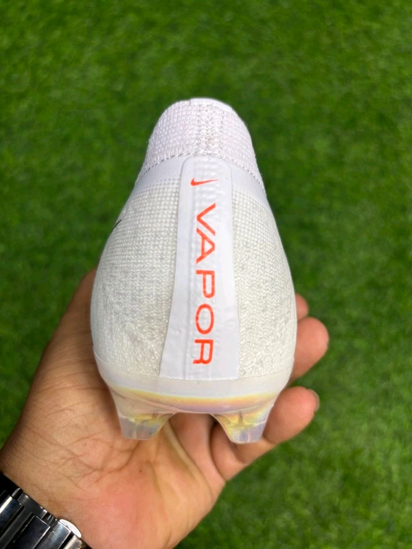Vapor 17 Elite White Colour Low-top FG With Lace - 5.5